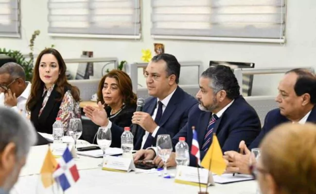 Jce suspende temporalmente cedulación para extranjeros en santo domingo, santiago y verón