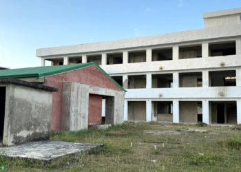 Trece años de promesas rotas: la inconclusa escuela de cancino adentro que nunca llega