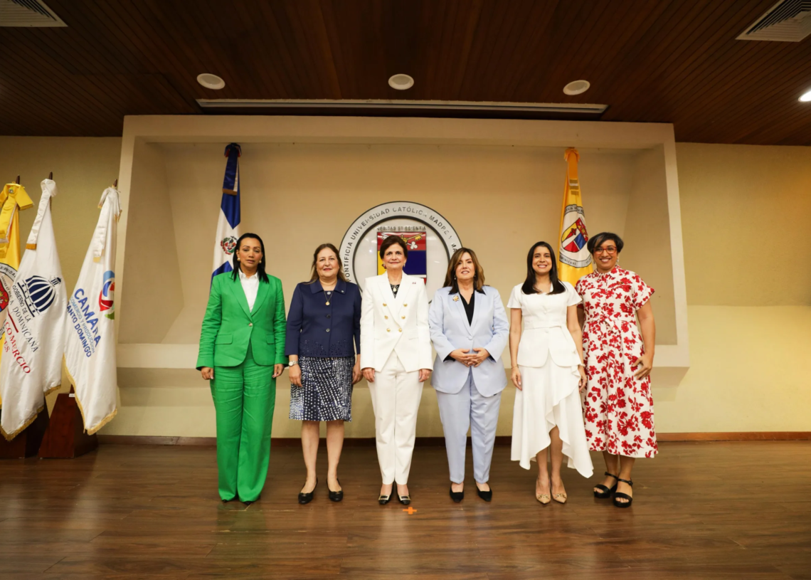 Raquel peña encabeza graduación de 116 empresarias del programa mujeres avanza