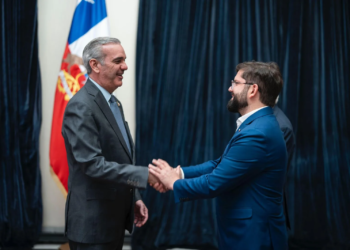 Abinader ofrece saludo protocolar a boric previo a toma de posesión de kast