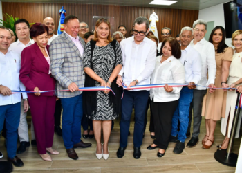 Ministro de trabajo inaugura oficina en la romana y anuncia aumento salarial para sector azucarero