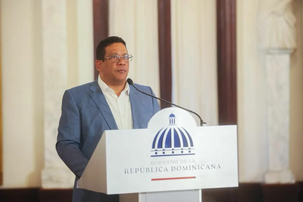 Director de Contrataciones Públicas, Carlos Pimentel.