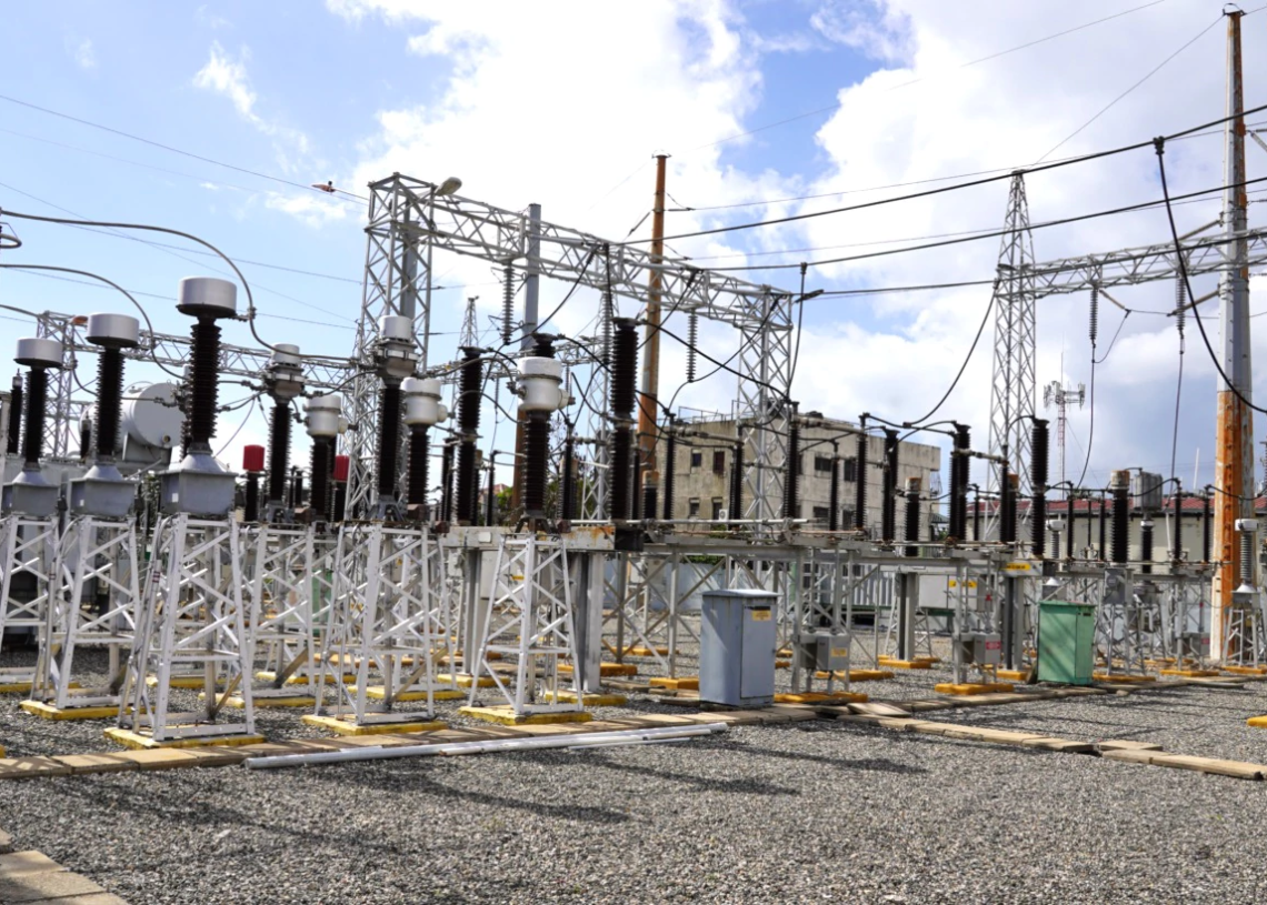 Edesur trabaja para restablecer servicio en circuitos de herrera