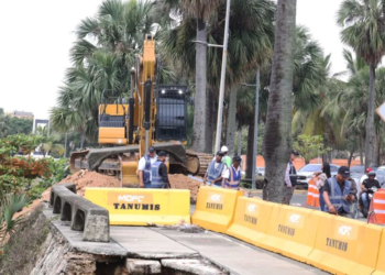 Inician reparación de socavón en el paseo presidente billini
