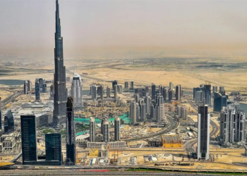 Emiratos árabes unidos cierra embajada en irán tras ataques