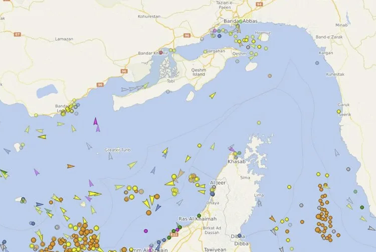 Macron: «Está en marcha misión defensiva para abrir progresivamente estrecho de Ormuz»