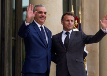 Macron recibe al presidente abinader en parís y destaca cooperación bilateral