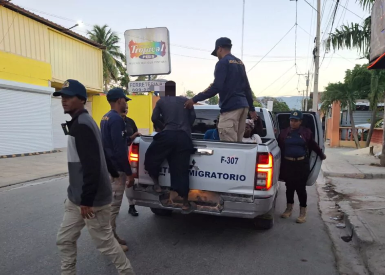 Migración detiene a 1,089 extranjeros y deporta a 948 en operativos nacionales