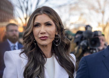 Kristi noem visita república dominicana en misión de seguridad regional no anunciada