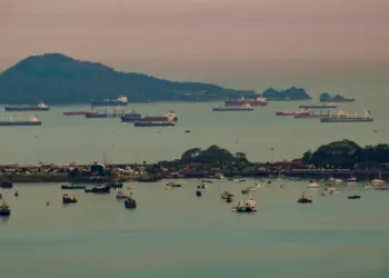 Canal de panamá descarta especulación de precios ante bloqueo en ormuz