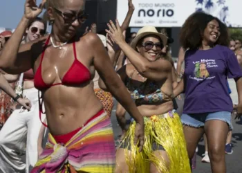 Rio de janeiro se prepara para megashow de shakira en copacabana
