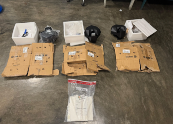 Incautan láminas de presunta cocaína en el aila con destino a europa