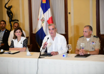 Gobierno se declara en sesión permanente por sistema frontal; coe prohíbe uso de balnearios