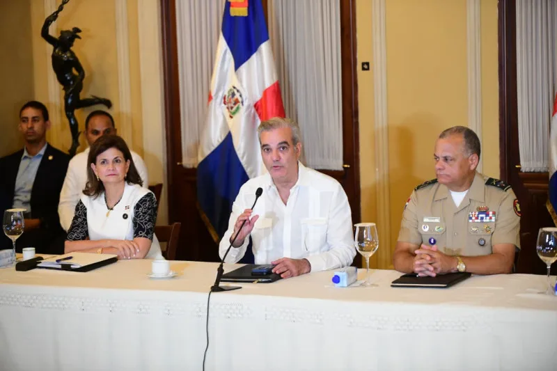 Gobierno se declara en sesión permanente por sistema frontal; coe prohíbe uso de balnearios