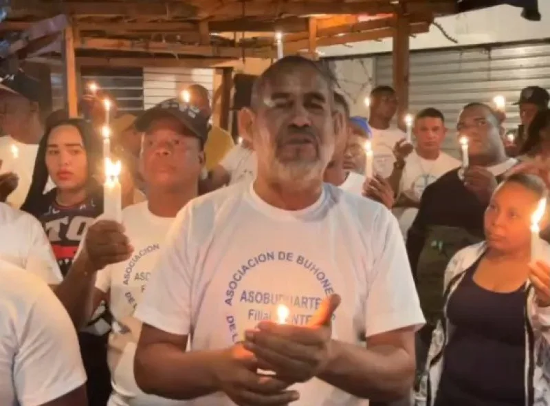 Buhoneros de la avenida duarte denuncian "abusos" municipales en vigilia pacífica