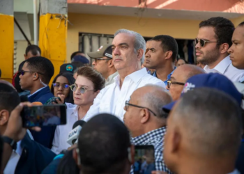 Abinader presiona brigadas en puerto plata y anuncia reconstrucción de puente