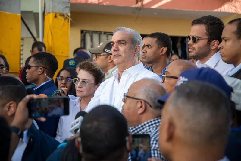 Abinader presiona brigadas en puerto plata y anuncia reconstrucción de puente