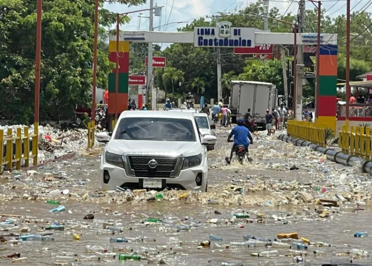 Crecida del río yaque del norte deja varias comunidades incomunicadas en castañuelas