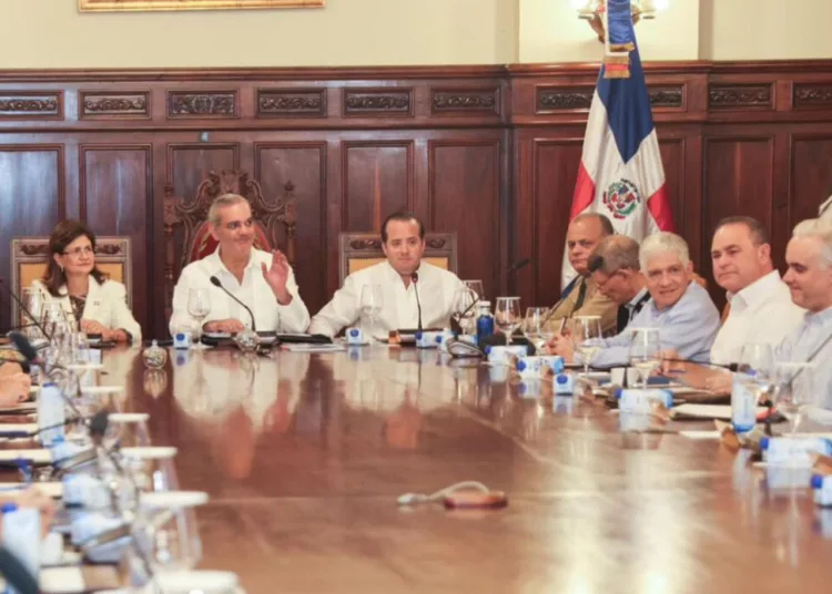 Abinader encabeza reunión del consejo de gobierno en el palacio nacional