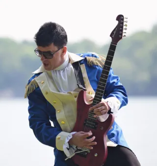 Alexis martínez rompe esquemas con su versión salsa de “rock me amadeus”