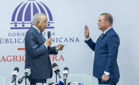 El ministro Administrativo de la presidencia, Andrés Bautista, posesiona como titular a Francisco Oliverio Espaillat Bencosme.