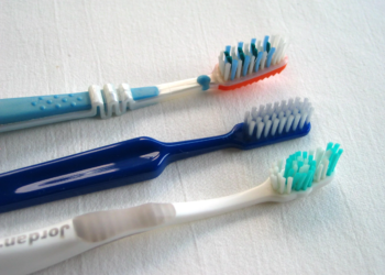 ¿por qué debes cambiar tu cepillo dental tras un proceso gripal o viral?