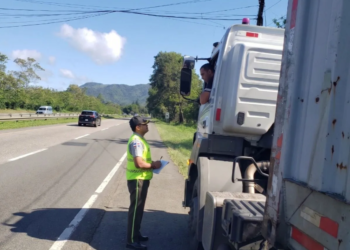 Digesett e intrant fiscalizan 213 vehículos pesados por mal uso de carril