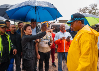 Carolina mejía recorre los ríos y ordena medidas inmediatas ante inundaciones