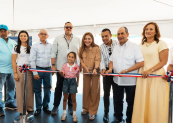 Carolina mejía entrega el remozado parque mar azul en el distrito nacional