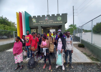 Ejército detiene minibús con 21 indocumentados en san juan de la maguana