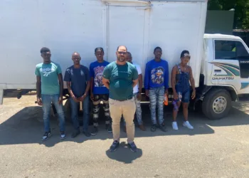 Ejército intercepta camión con indocumentados en mao, valverde