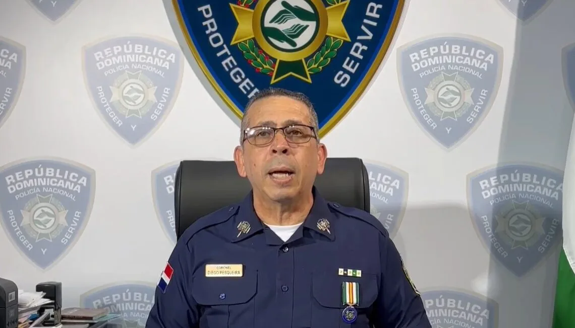 Policía nacional despliega operativo de desalojo en la máximo gómez con 27 de febrero