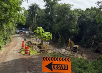 Mopc interviene calle la isabel en pedro brand tras derrumbe por lluvias