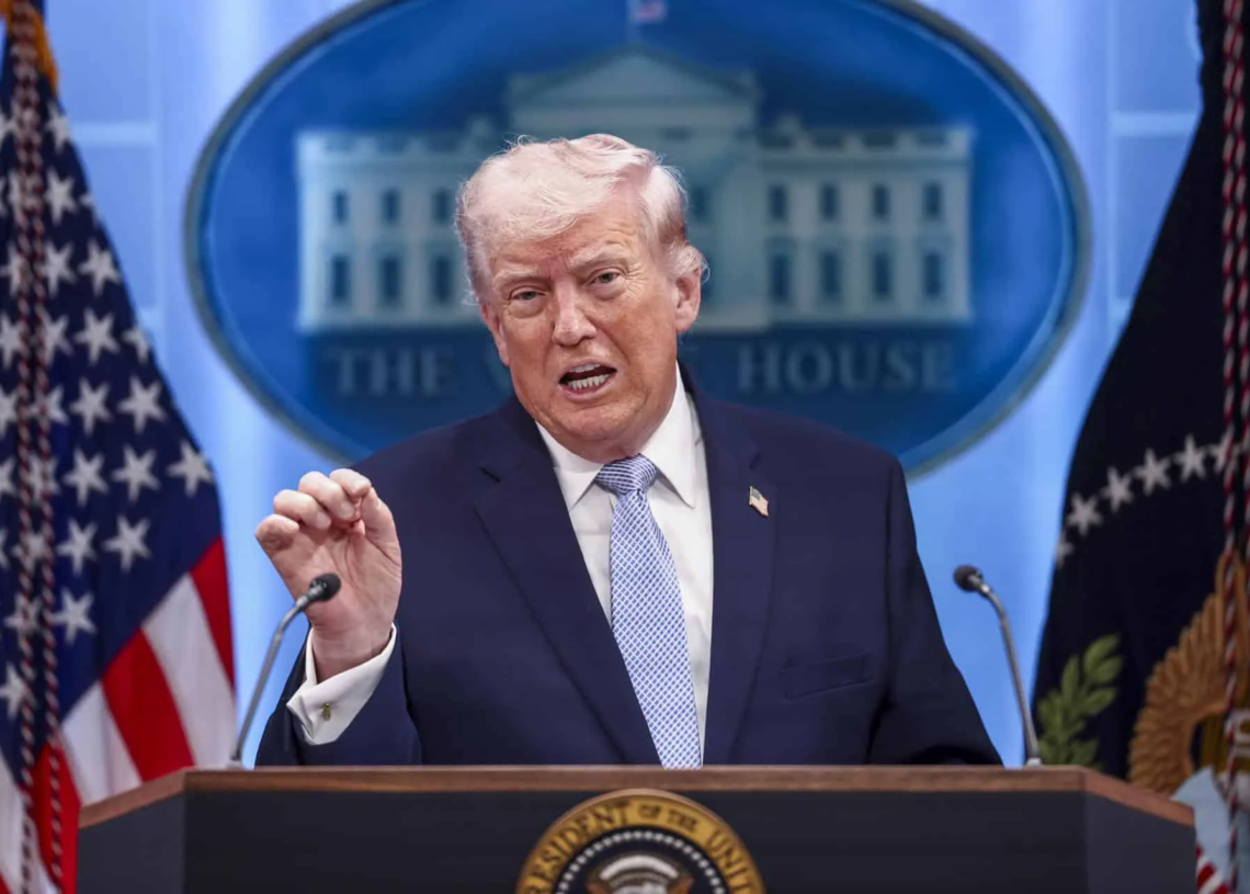 Donald trump advierte a irán: "la batalla será más grande" si se incumple el acuerdo