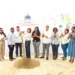 1. Directora general de supérate, mayra jiménez, junto al viceministro alexis cruz, el alcalde de el comendador liriano morillo y autoridades locales, quienes dejaron iniciados los trabajos de la construcci. Png