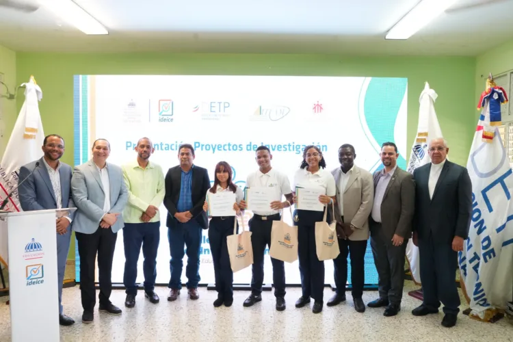 Minerd e ideice presentan avances de proyectos científicos de estudiantes del gran santo domingo