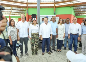 Gobierno entrega segundo bono de emergencia en villa montellano