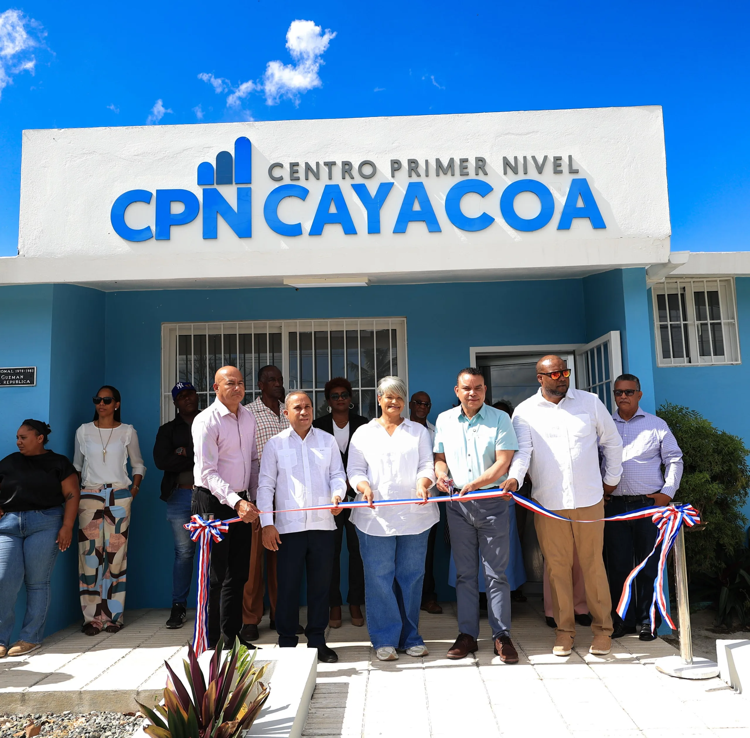 Raquel peña inaugura remozamiento del hospital elupina cordero en sabana de la mar