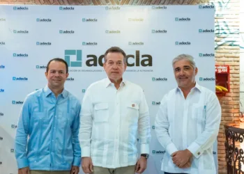 Mivhed presenta avances en modernización de la permisología en la altagracia