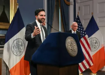 Alcalde de nueva york da marcha atrás en su promesa de aumentar impuesto a la propiedad