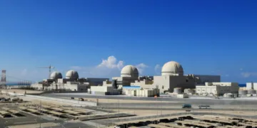 Ataque con dron provoca incendio cerca de central nuclear en Emiratos Árabes Unidos Ataque con dron provoca incendio cerca de central nuclear en emiratos árabes unidos