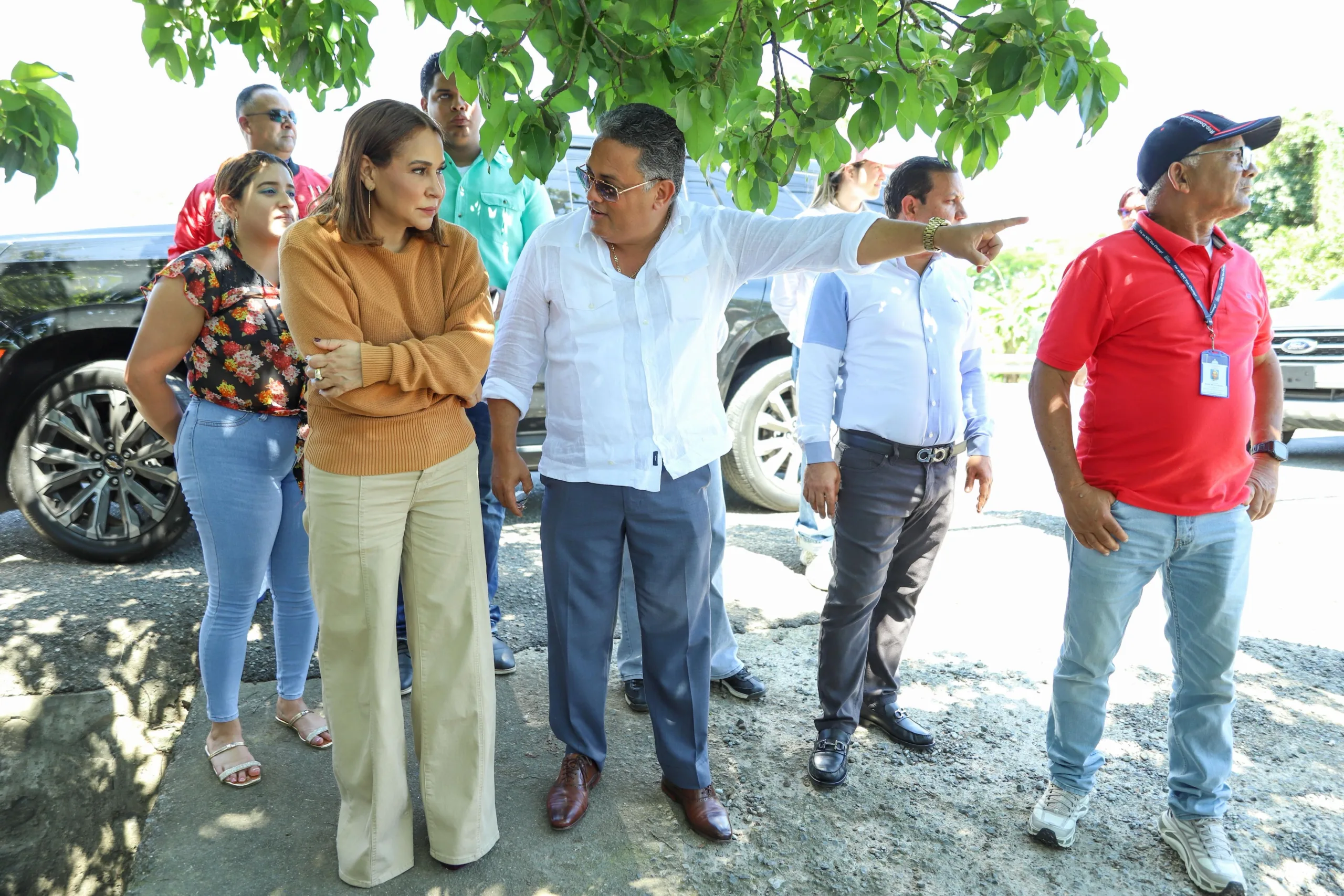 Supérate visita comunidades afectadas por lluvias en la vega; coordina apoyo para familias