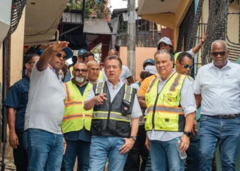 Familias de cristo rey y san carlos reciben apoyo del mivhed con reparación de viviendas