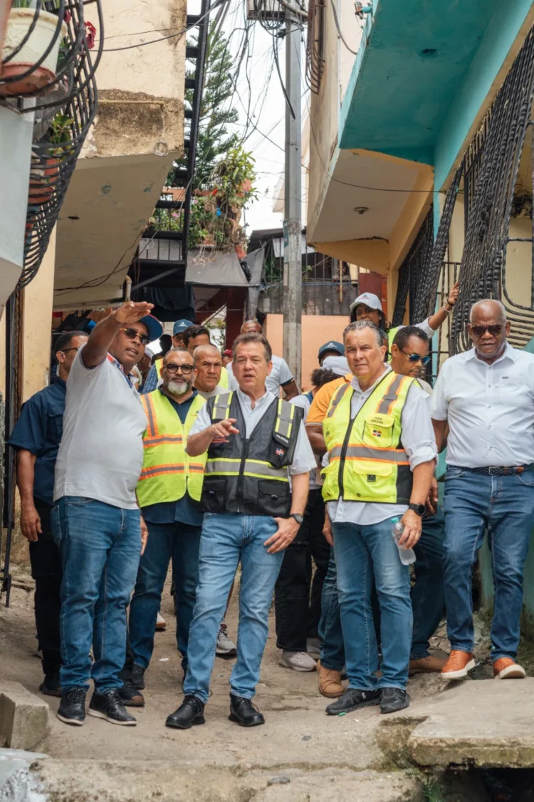 Familias de cristo rey y san carlos reciben apoyo del mivhed con reparación de viviendas