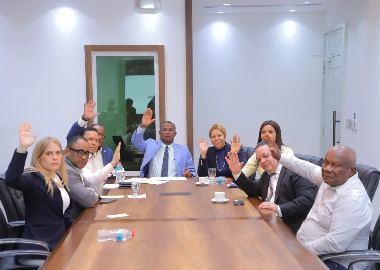 Comisión de diputados rinde informe favorable sobre reforma laboral