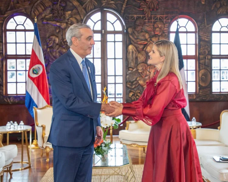 Abinader sostiene reunión bilateral con la mandataria electa de costa rica, laura fernández