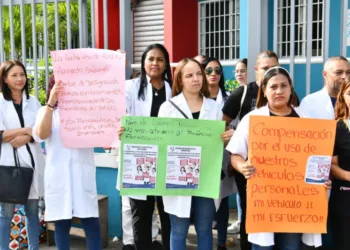 Farmacéuticos de Farmacias del Pueblo realizan paro por 48 horas en demanda de aumento salarial Farmacéuticos de farmacias del pueblo realizan paro por 48 horas en demanda de aumento salarial