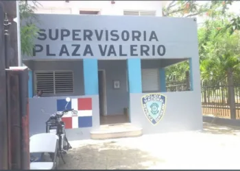 Crisis de "la carcelita" se traslada a los destacamentos policiales de santiago