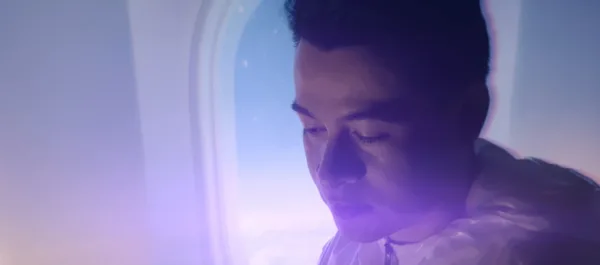 Alejandro londoño expande su universo creativo con el lanzamiento de “lejos”