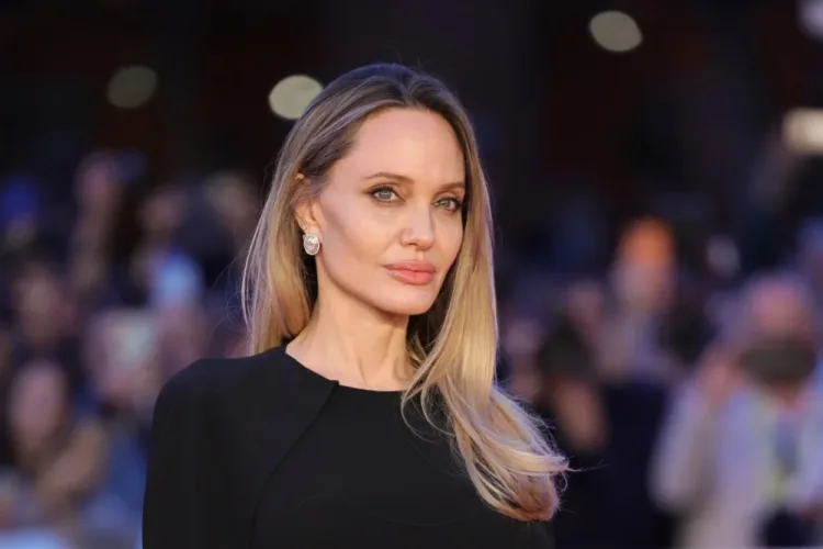 Angelina jolie vende su mansión en los ángeles por us$ 29. 8 millones